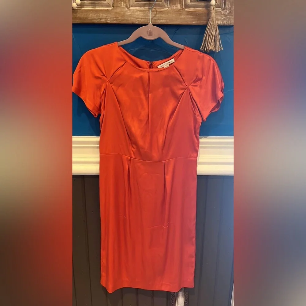Banana Republic zips up